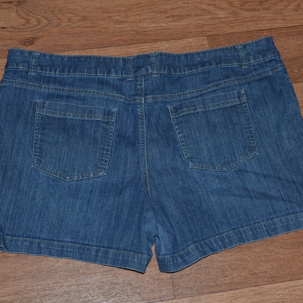 Woman's Merona Jean Shorts Size 18